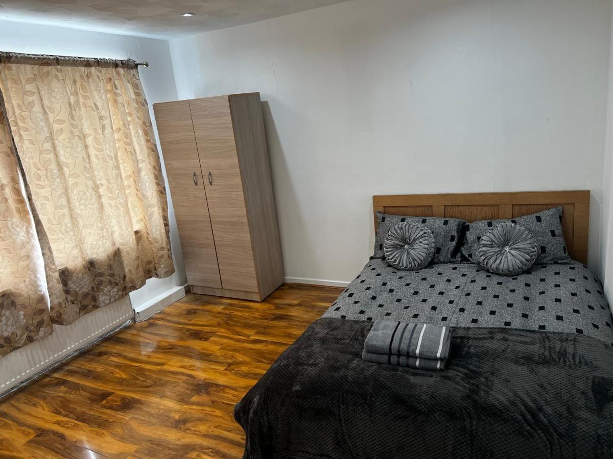 Good Priced Single Rooms In Hayes Northolt  外观 照片