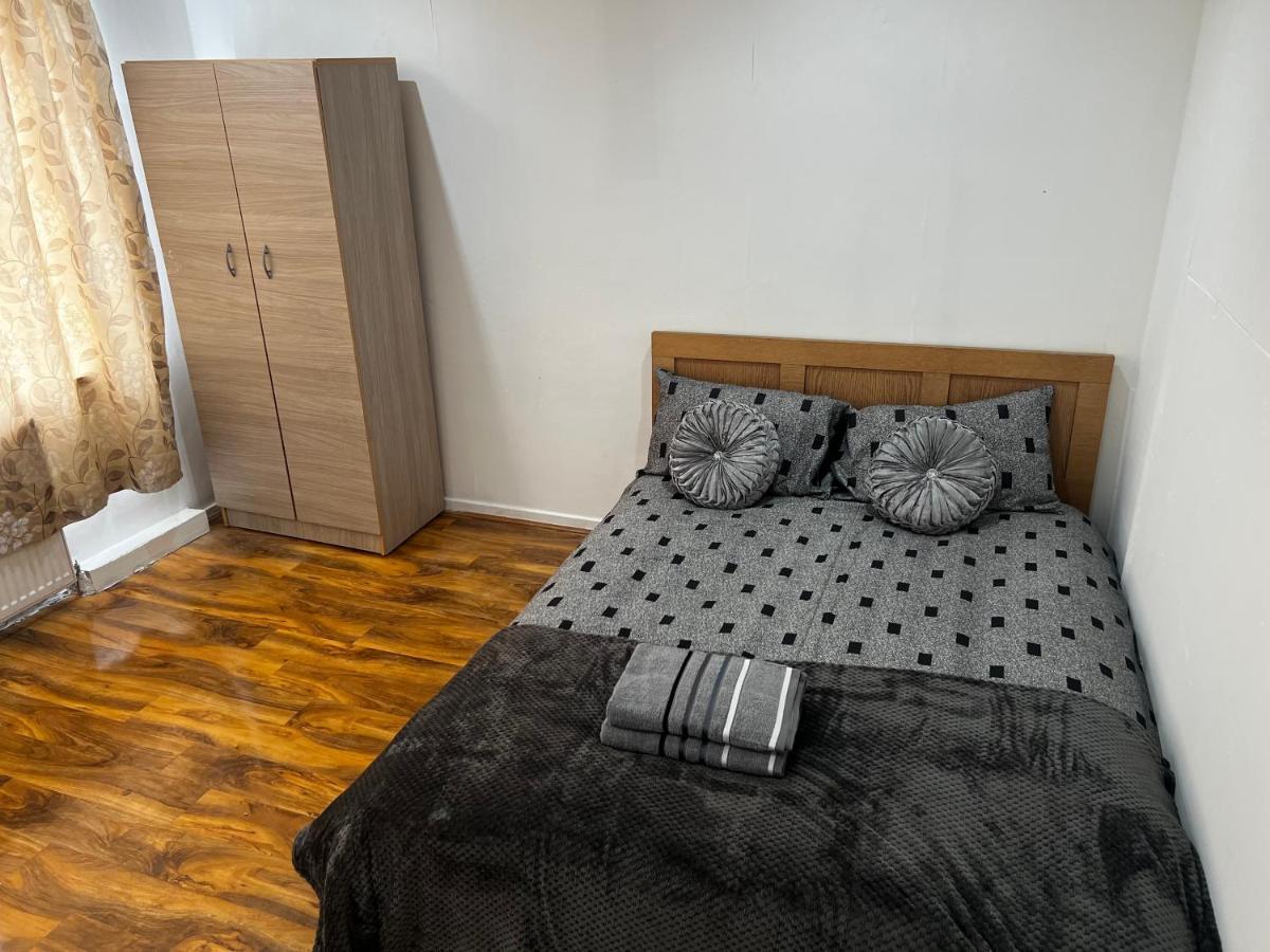Good Priced Single Rooms In Hayes Northolt  外观 照片